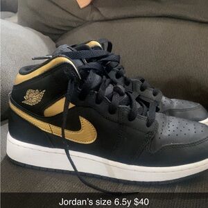 Jordan Men's Sneakers in Black and Gold